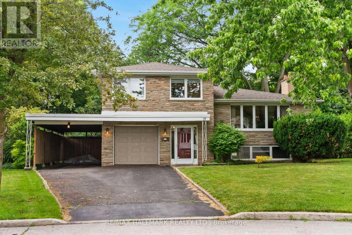17 GREENYARDS DRIVE