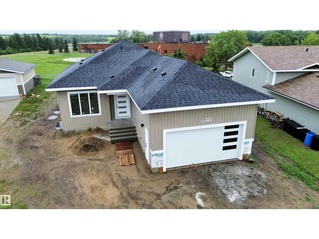5611 45 ST