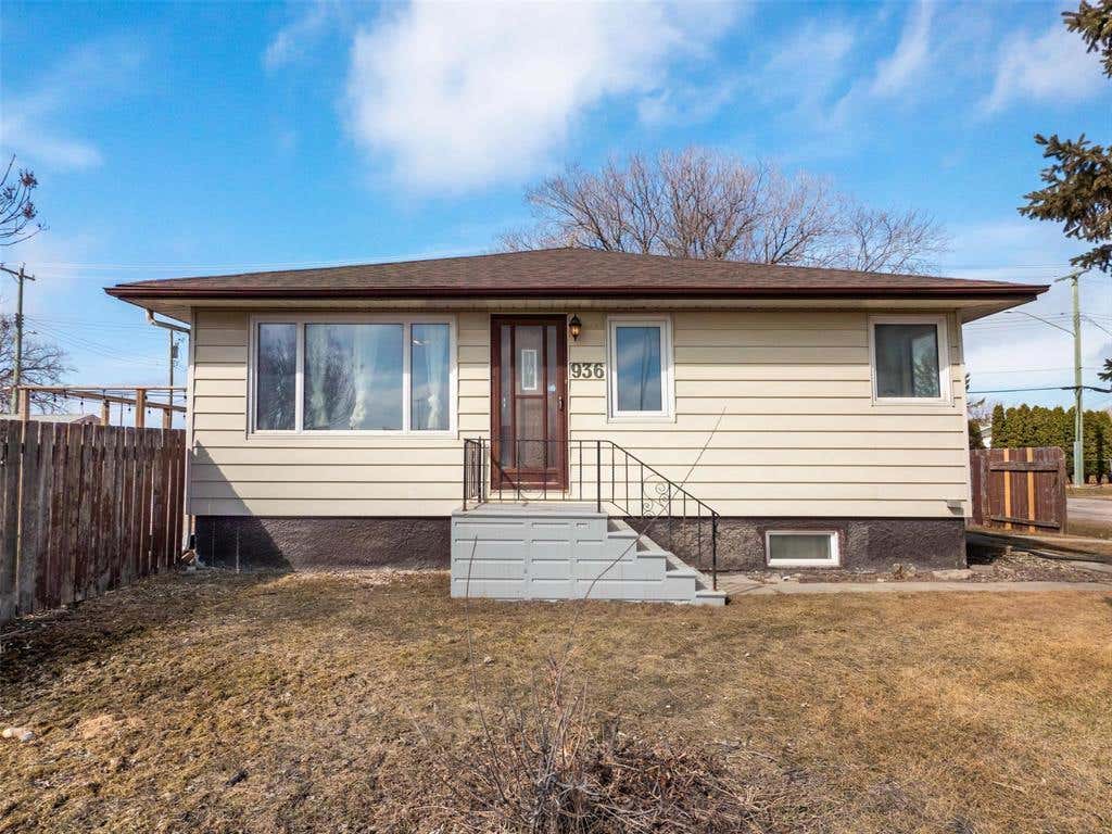 936 LAGIMODIERE BOULEVARD