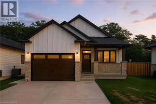 9 MACNEIL Court