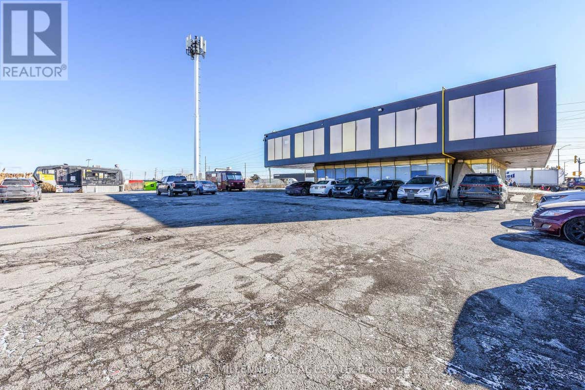 226/229 - 1300 STEELES AVENUE E