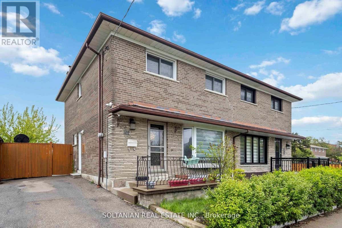 102 ELNATHAN CRESCENT