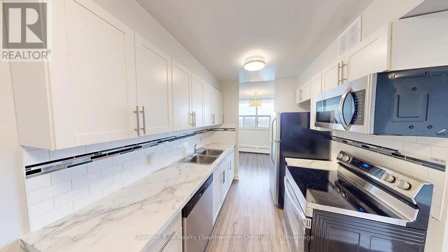 704 - 2 QUEBEC STREET