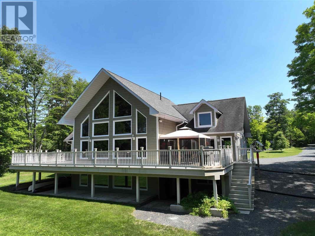 11 RIVER DR