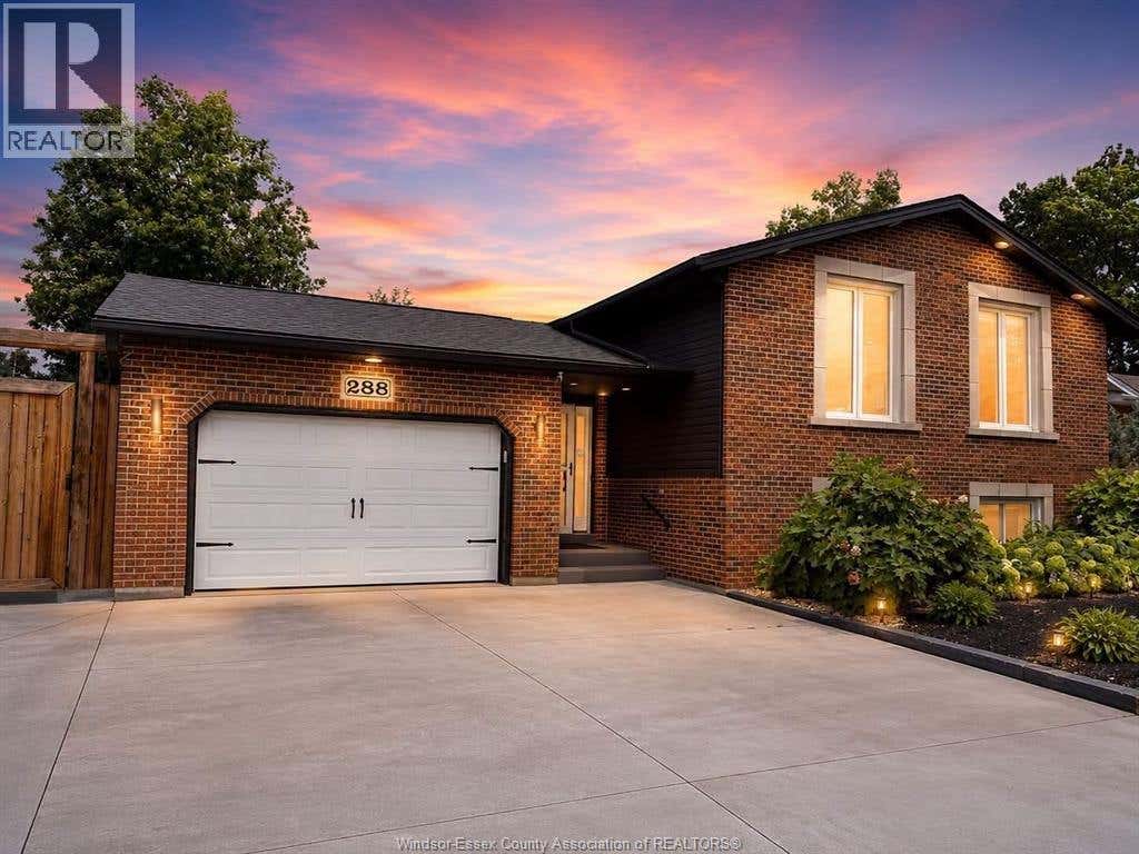 288 RAMBLEWOOD DRIVE