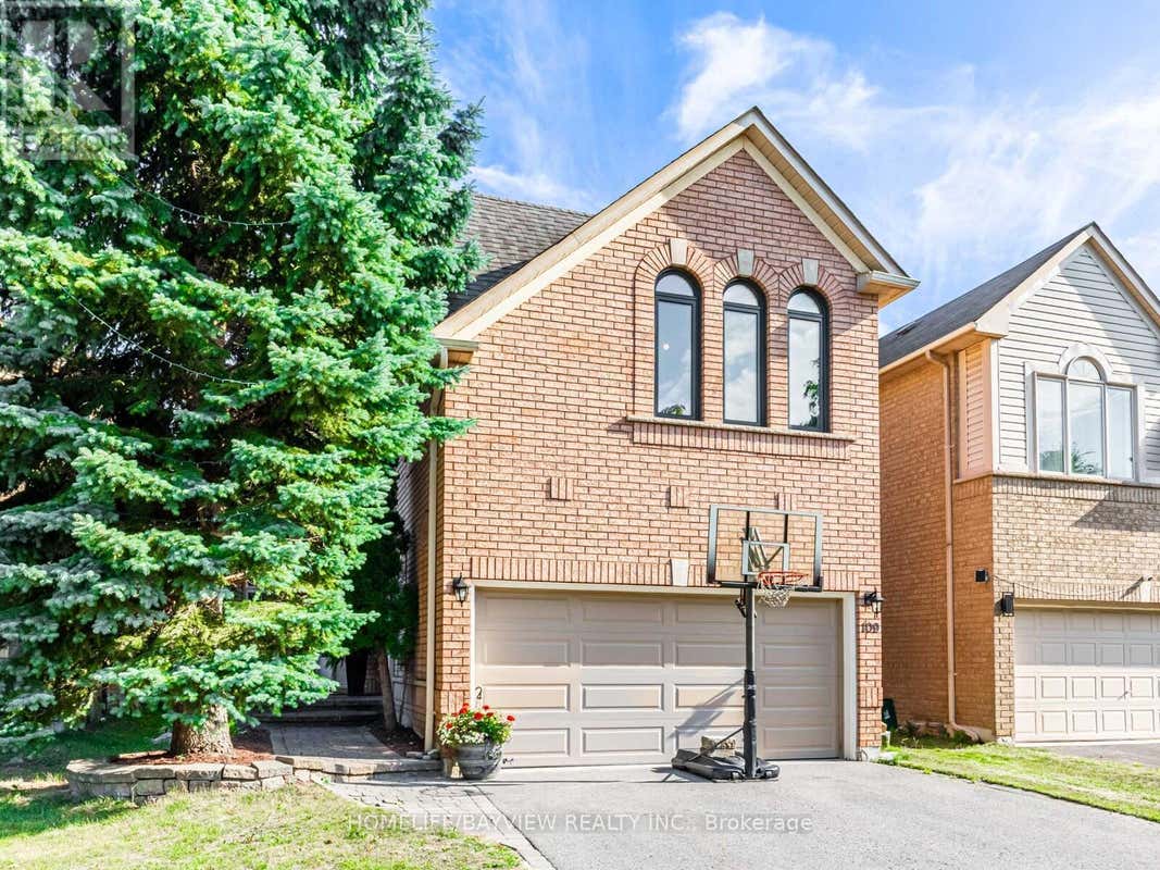 109 THICKET CRESCENT