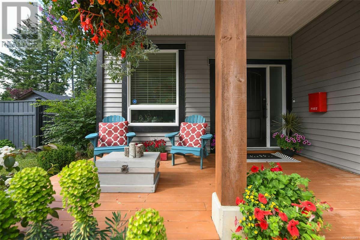 2704 Virginia Dr, Courtenay, BC V9N6B2 House For Sale RE/MAX 978961