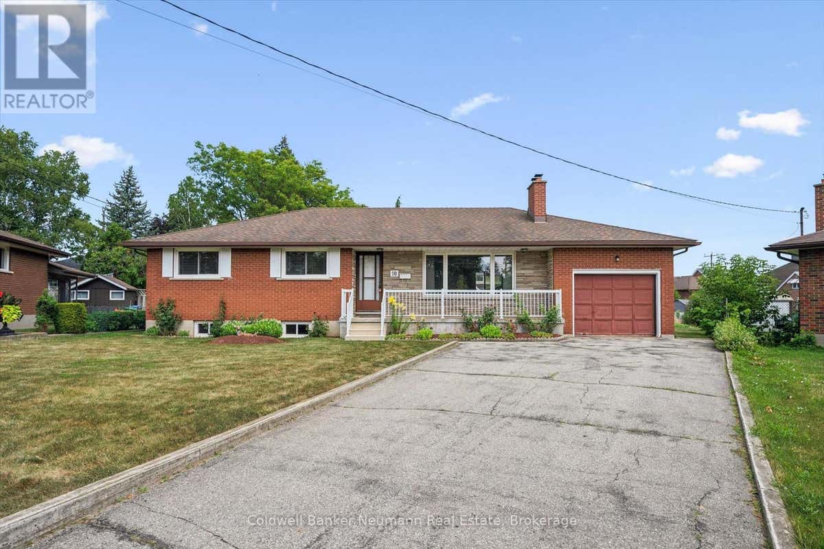 10 KARA LEE COURT