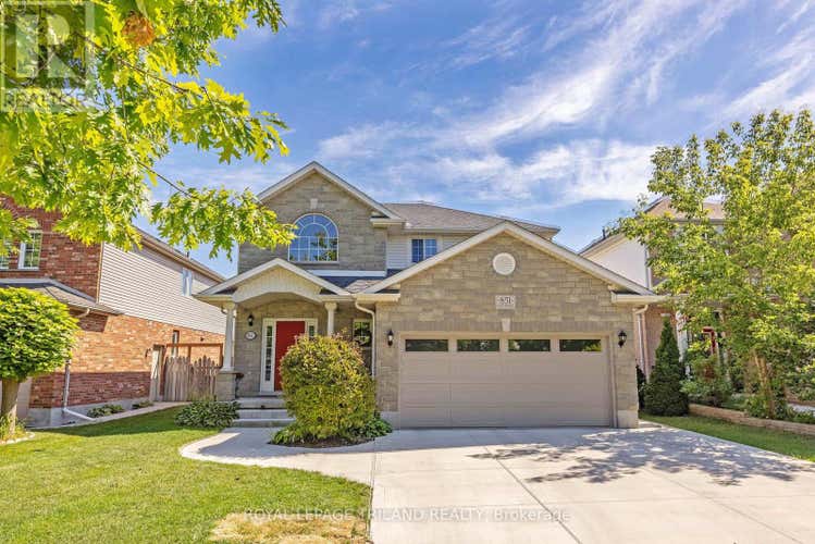 851 CRESTVIEW CRESCENT