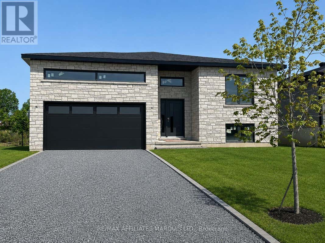 The Hill-138 Real Estate - Houses for Sale in The Hill-138 | REMAX