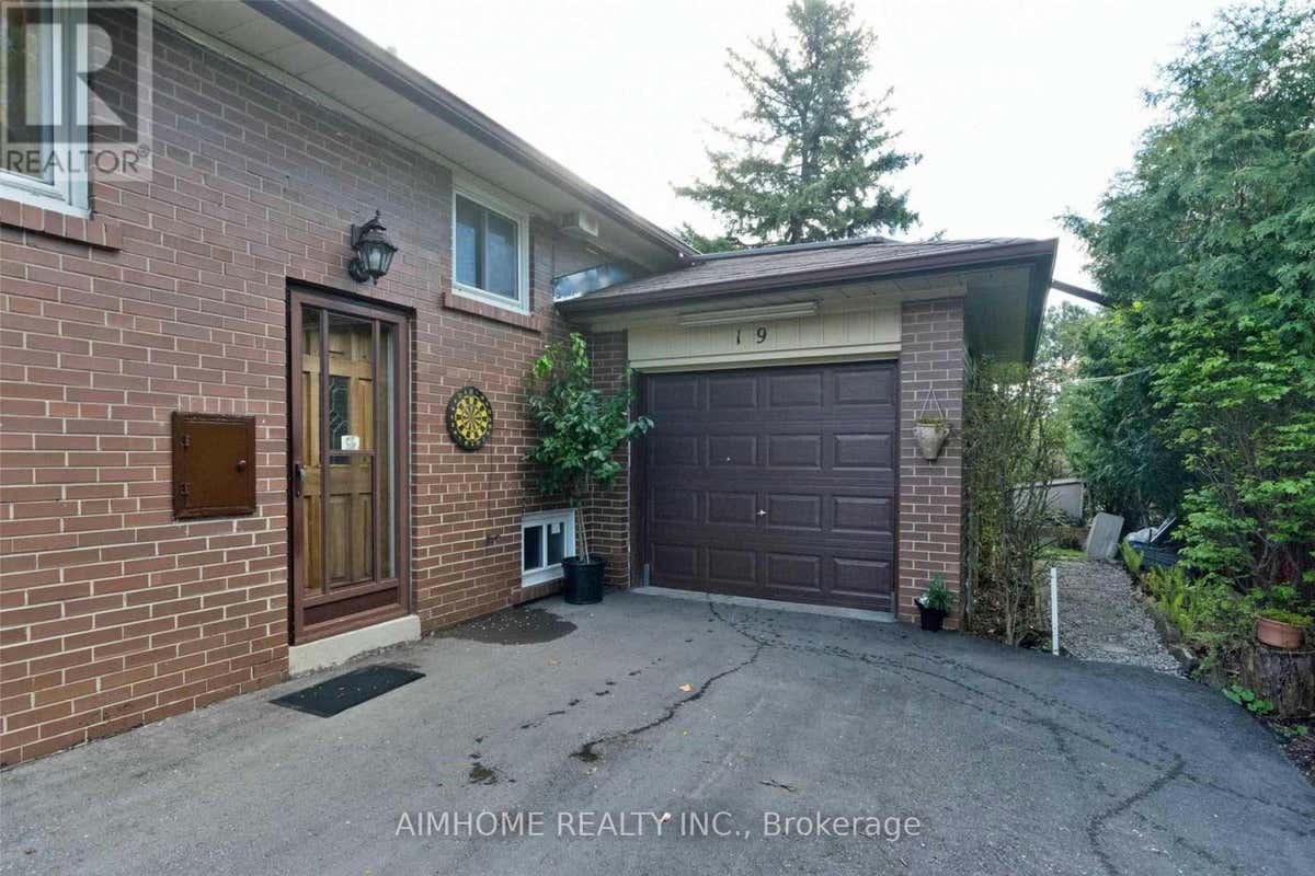 UPPER 19 LOCHINVAR CRESCENT, Toronto (ParkwoodsDonalda), ON M3A3J9