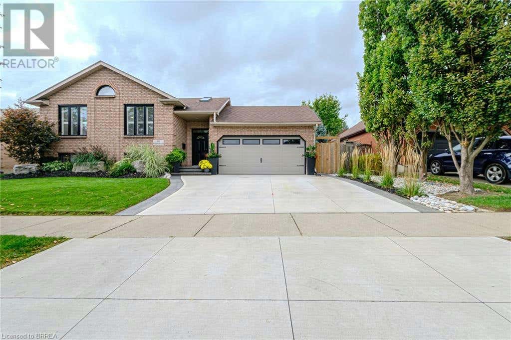 105 BLACKFRIAR Lane, Brantford, ON N3R7W4 À vendre RE/MAX 40655326