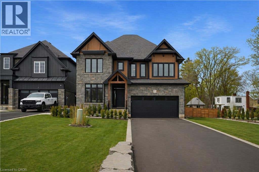 7 BARTLETT AVENUE