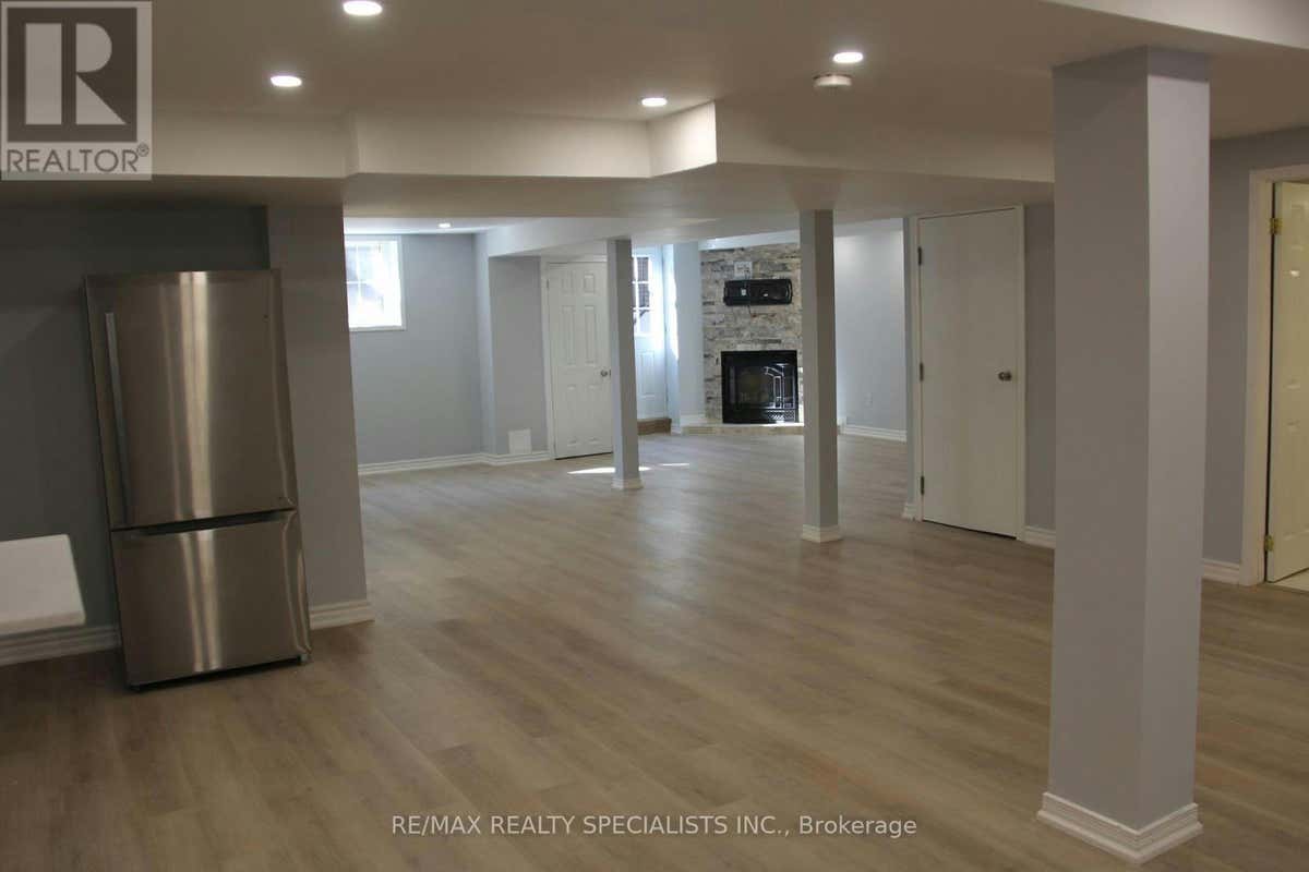 BSMT 934 BOYER BOULEVARD, Mississauga (East Credit), ON L5V1X4 Home