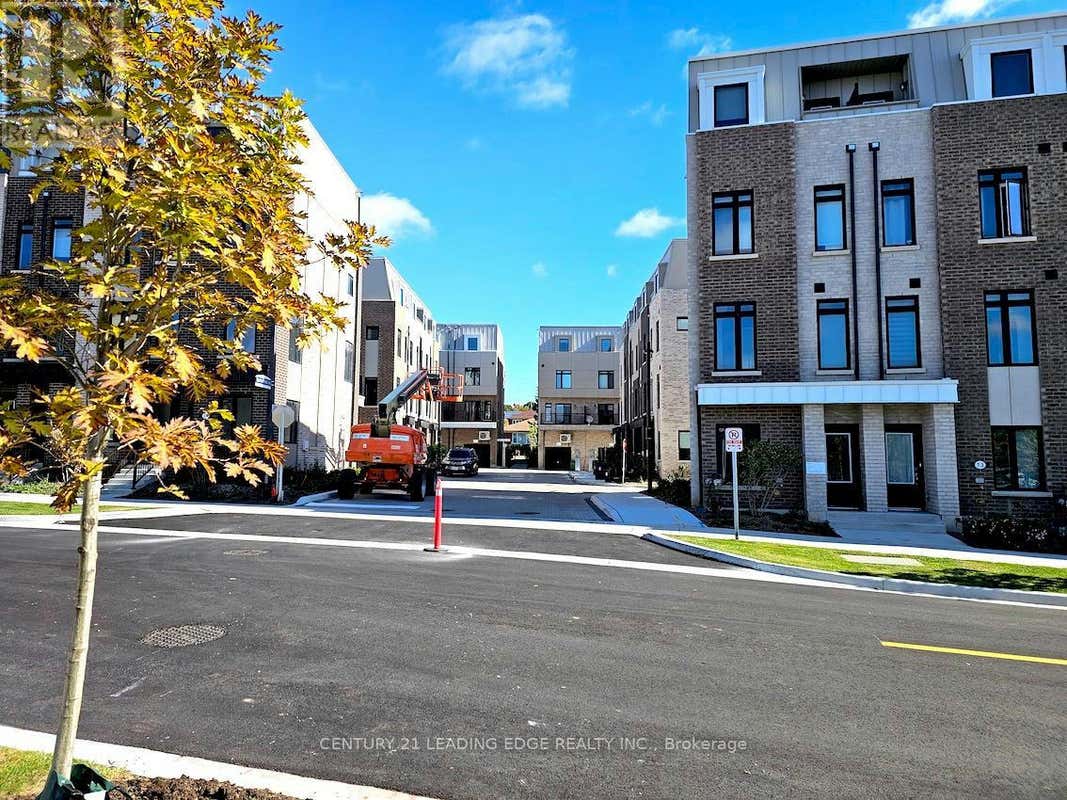 ROOM 3 10 SPRUCE PINES CRESCENT, Toronto (Victoria Village), ON