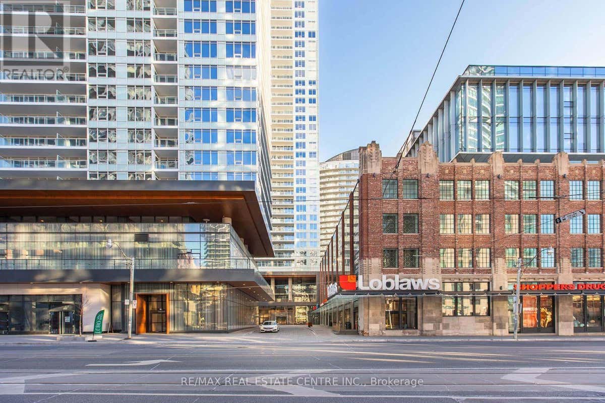 812 - 19 BATHURST STREET