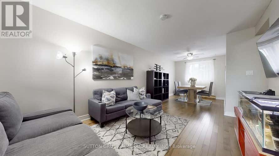 812 - 22 TANDRIDGE CRESCENT