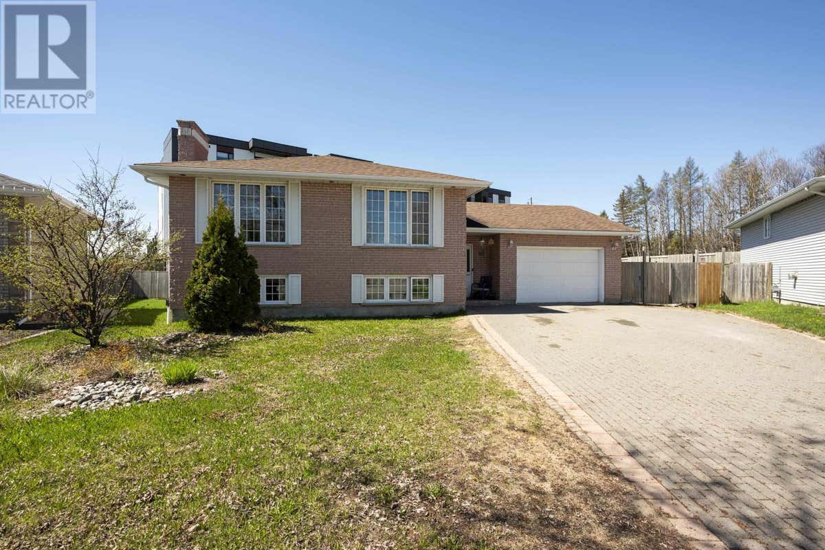 215 LINDEN CT