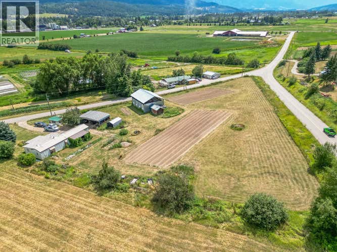 10 Old Sicamous Road