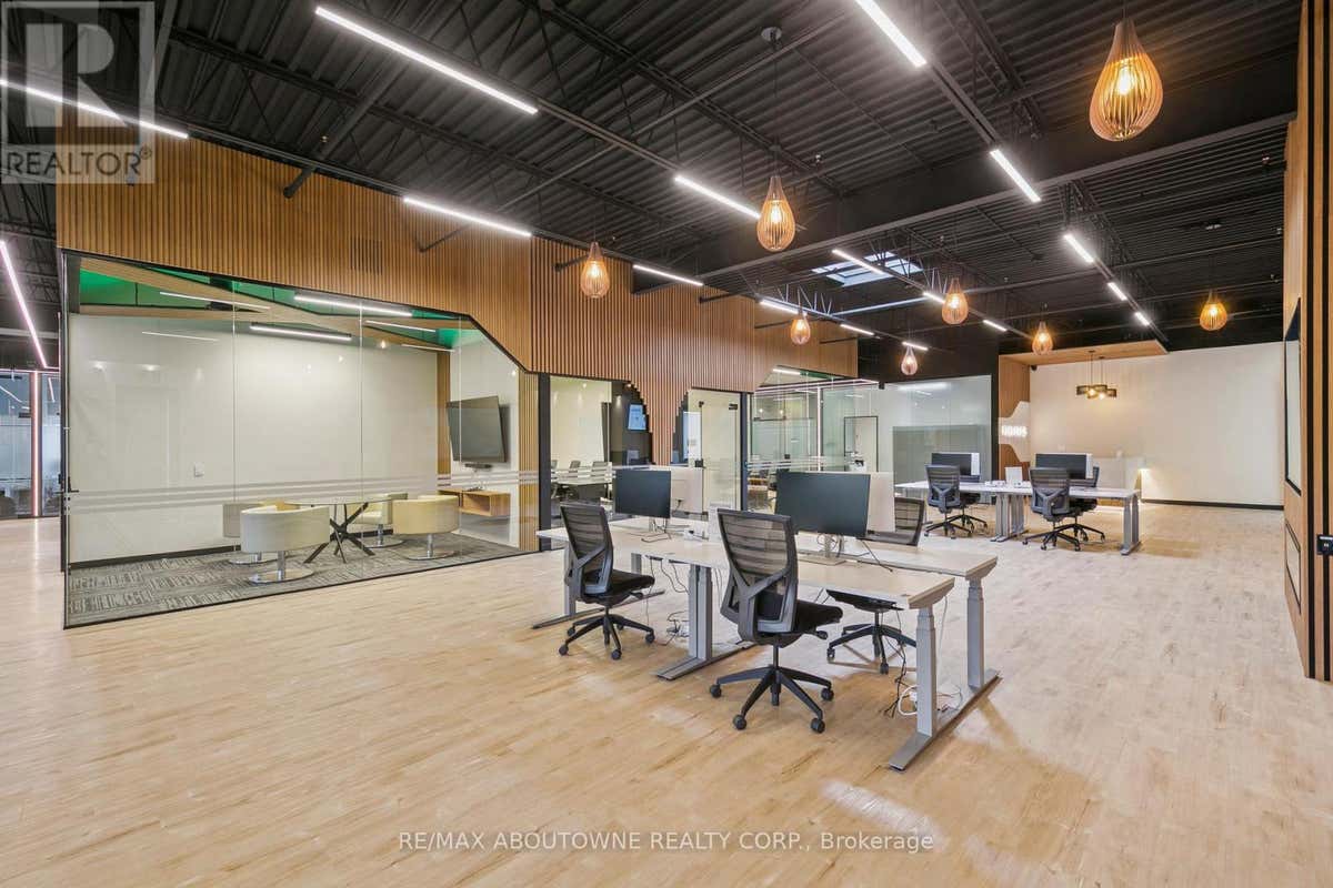 211-2 - 320 MATHESON BOULEVARD W