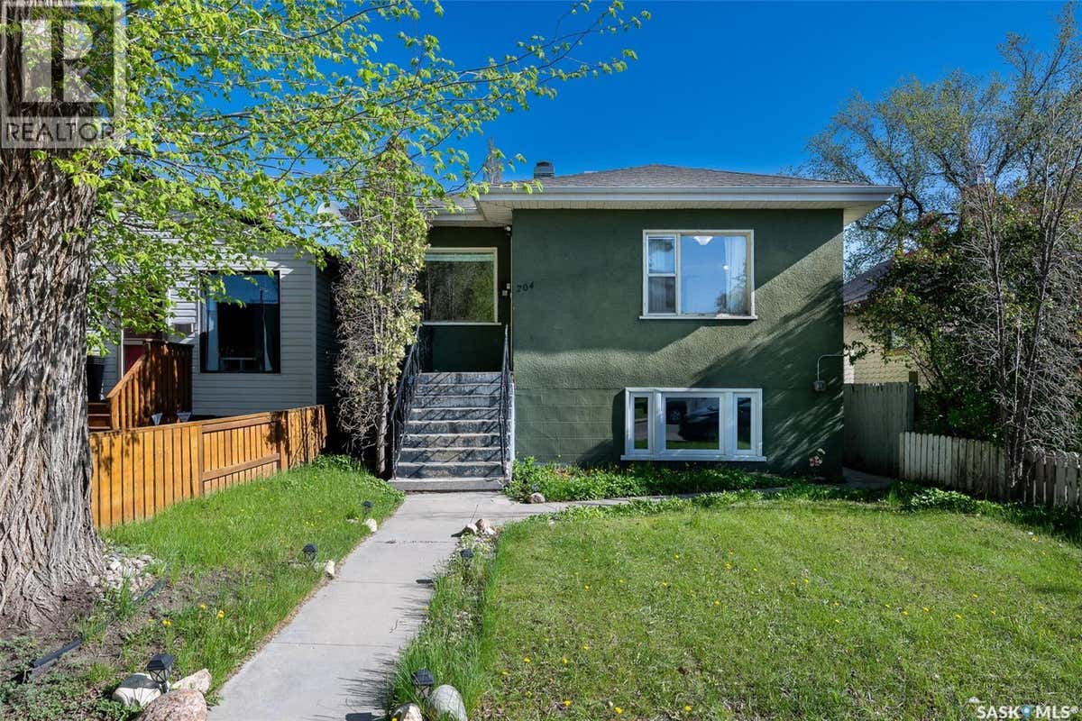 204 25TH STREET W