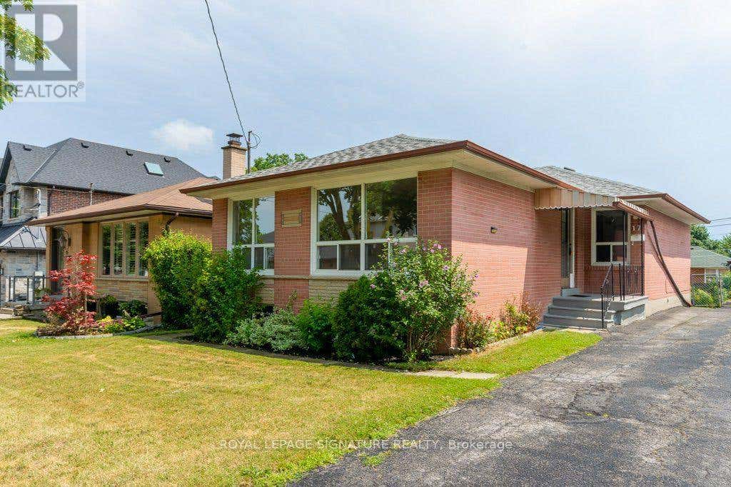 17 RISDON COURT