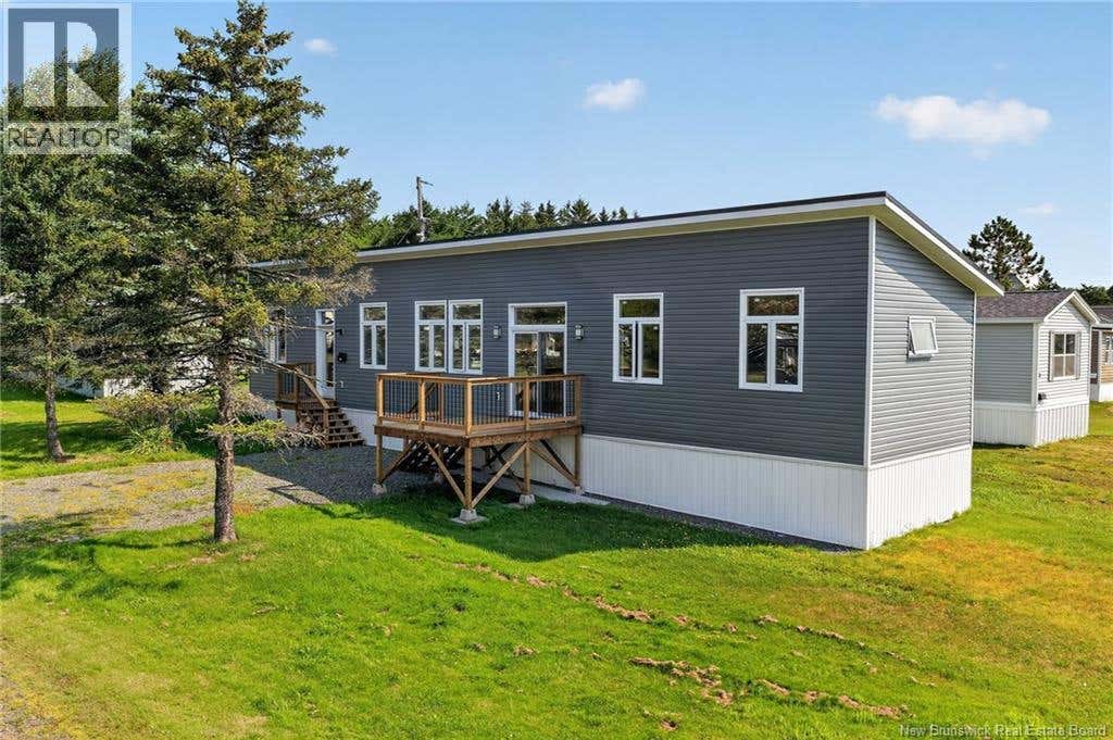 15 CAROLYN CRESCENT