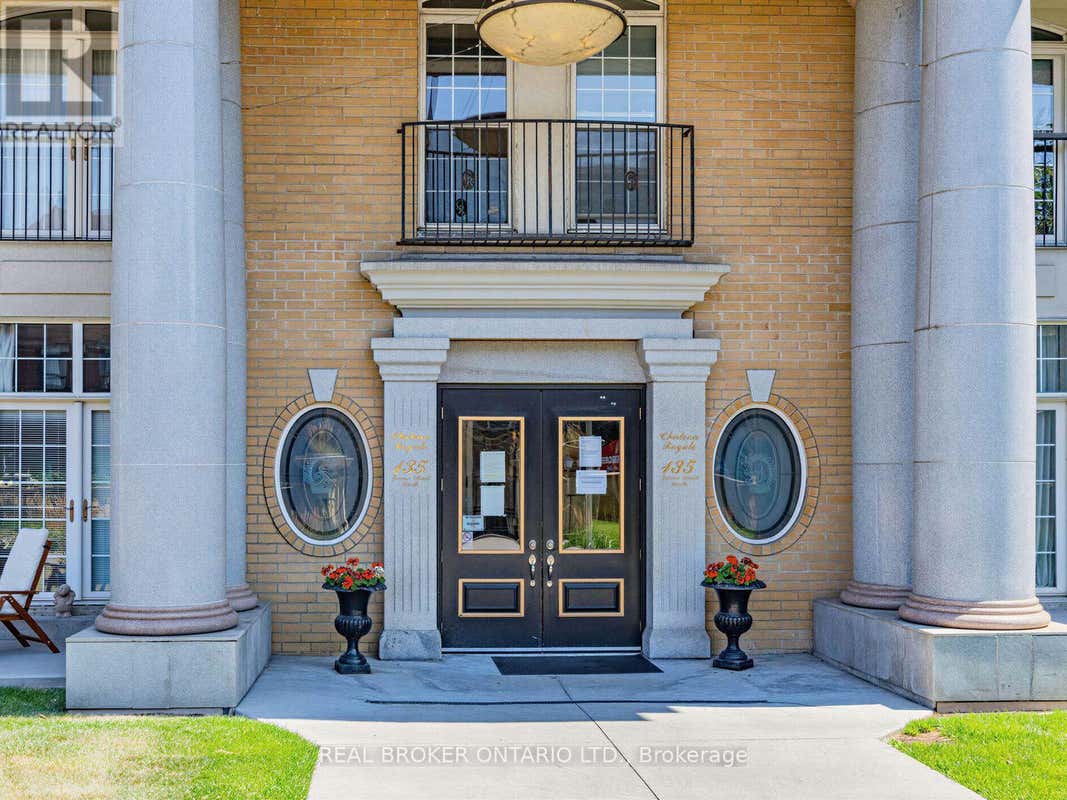 1011 - 135 JAMES STREET S