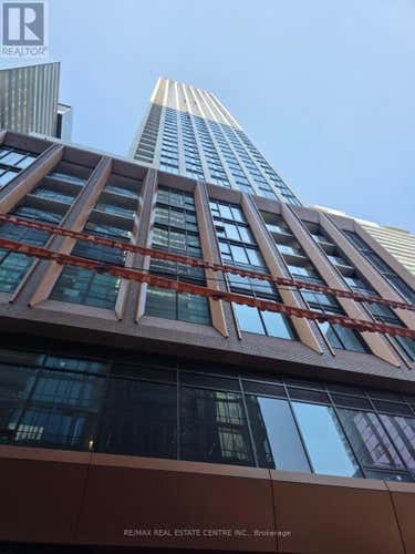 901 - 400 KING STREET W