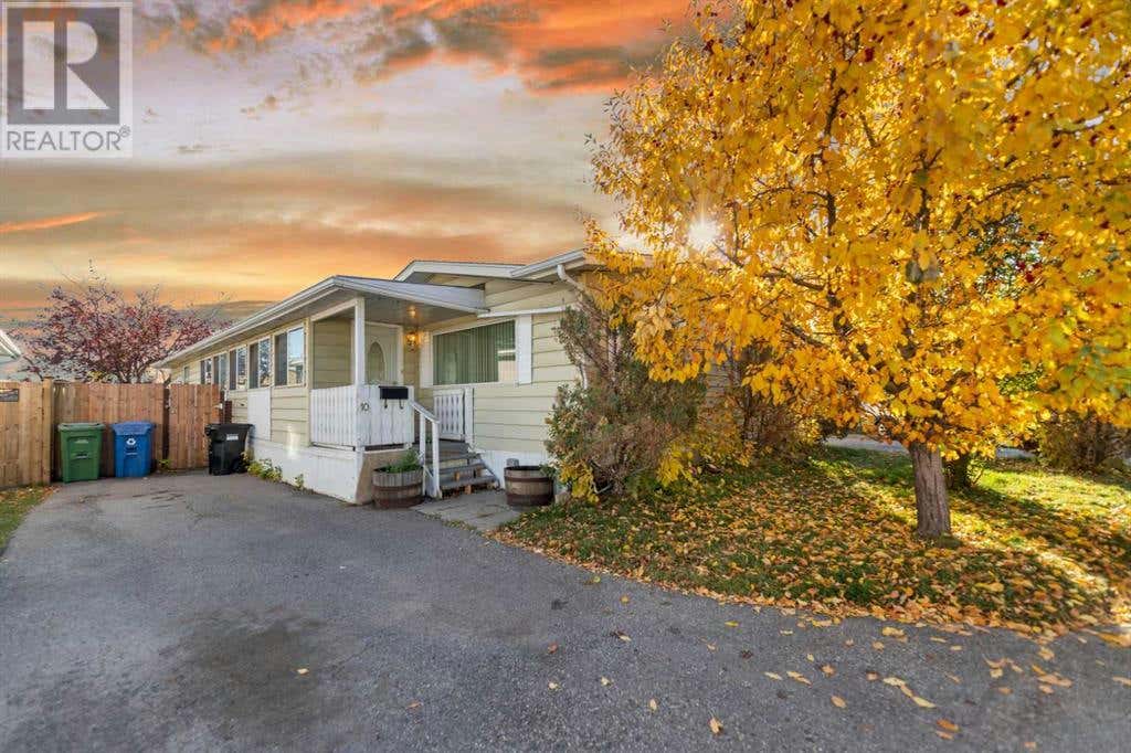 10, 9090 24 Street SE, Calgary, AB T2C2H4 House For Sale RE/MAX