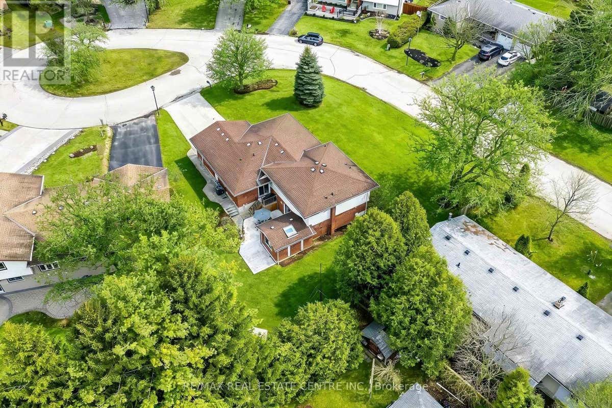 9 CLOVERDALE CRESCENT