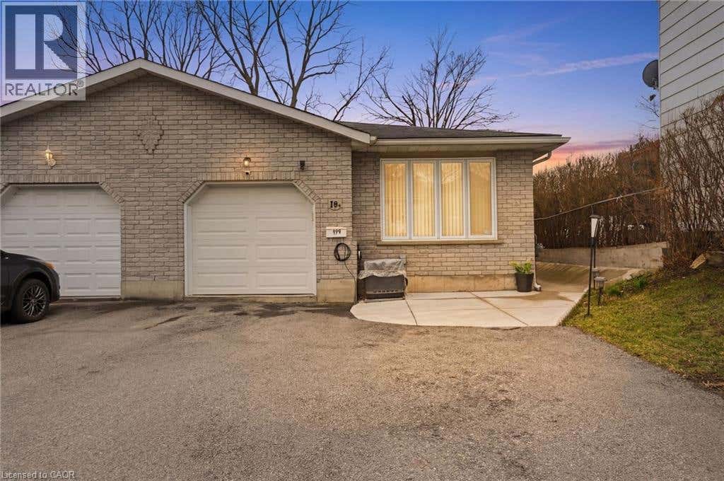 19B DUNDAS STREET W