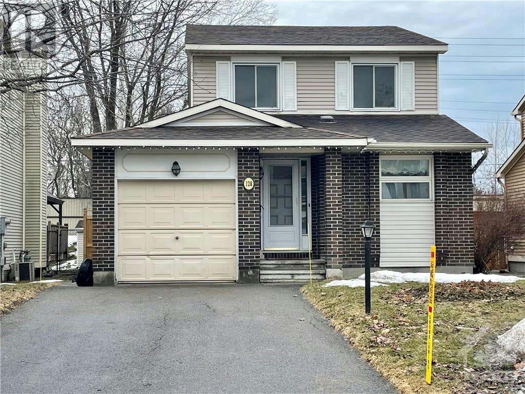 128 PINETRAIL Cres  