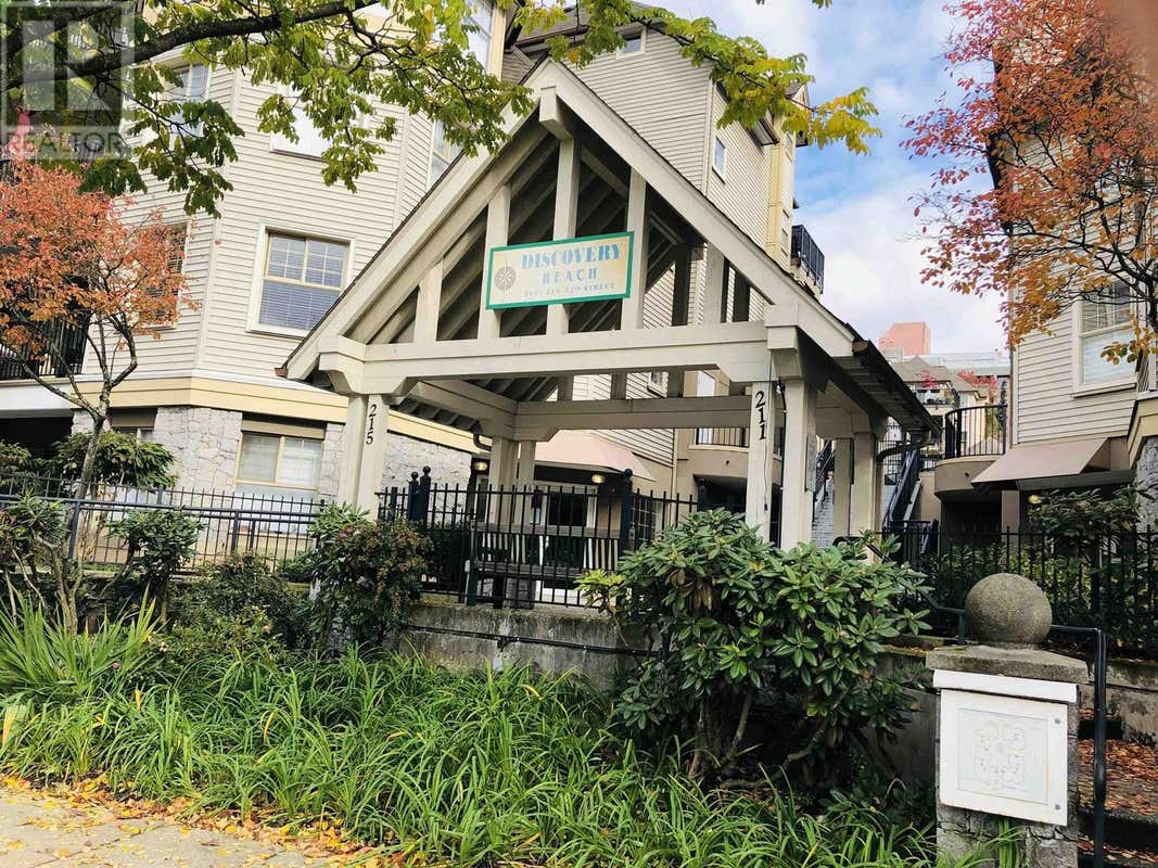 308 215 12TH STREET, New Westminster, BC V3M4H4 Condo For Sale RE/MAX