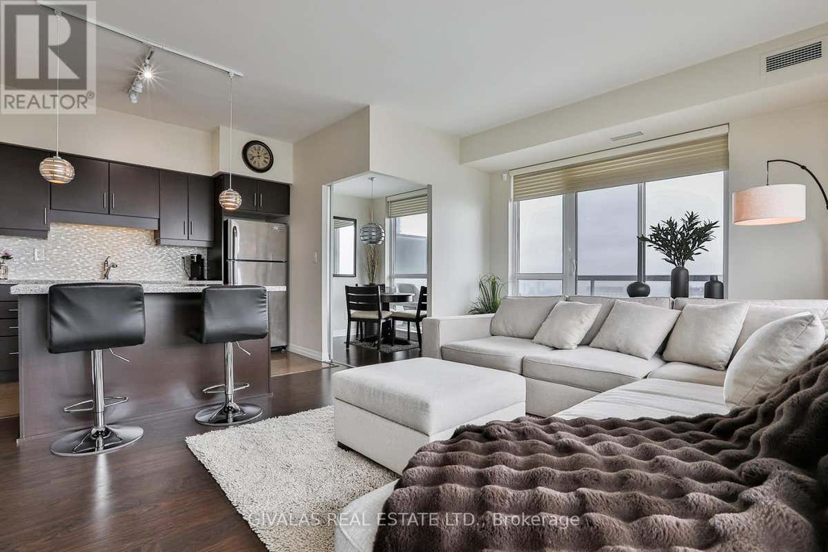 2110 - 30 HERONS HILL WAY