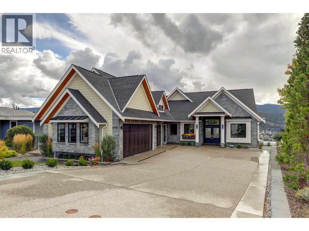 608 MT IDA CRESCENT