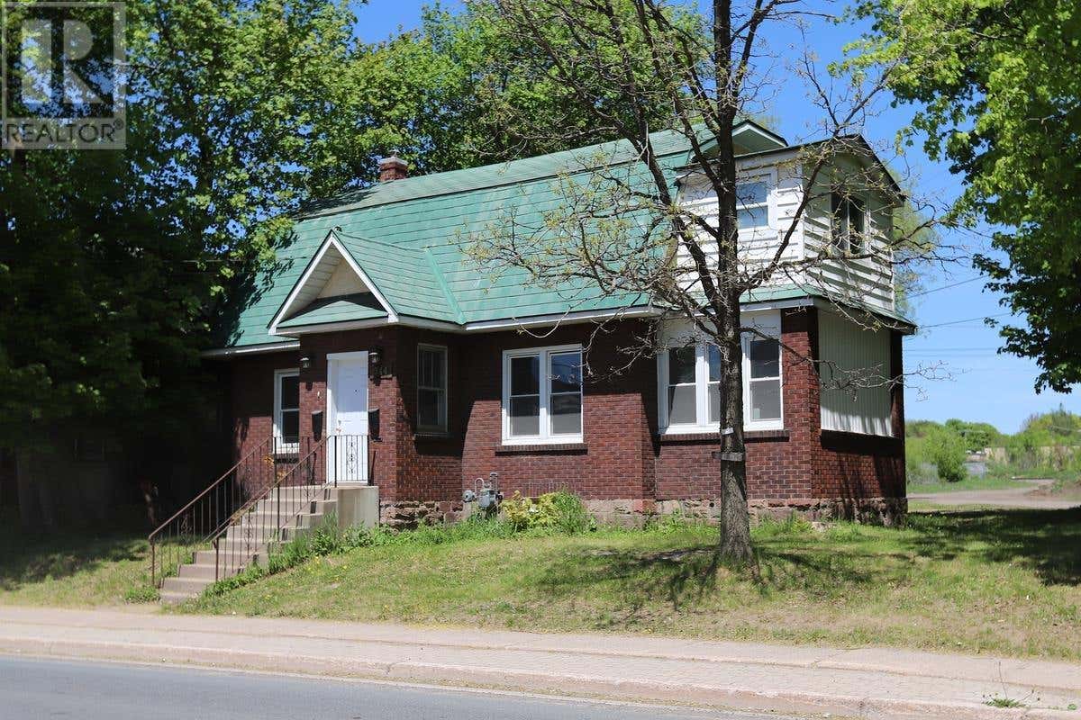 344 WELLINGTON ST E