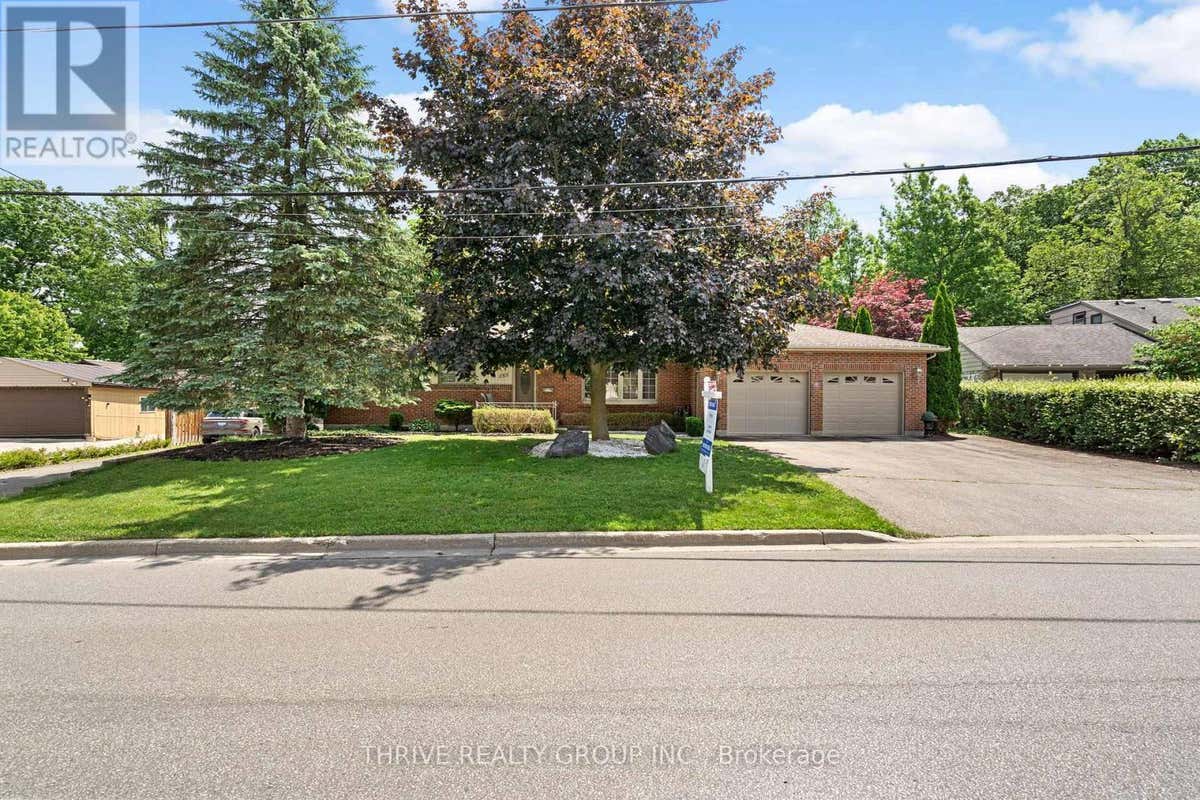 255 RIDGEWOOD CRESCENT