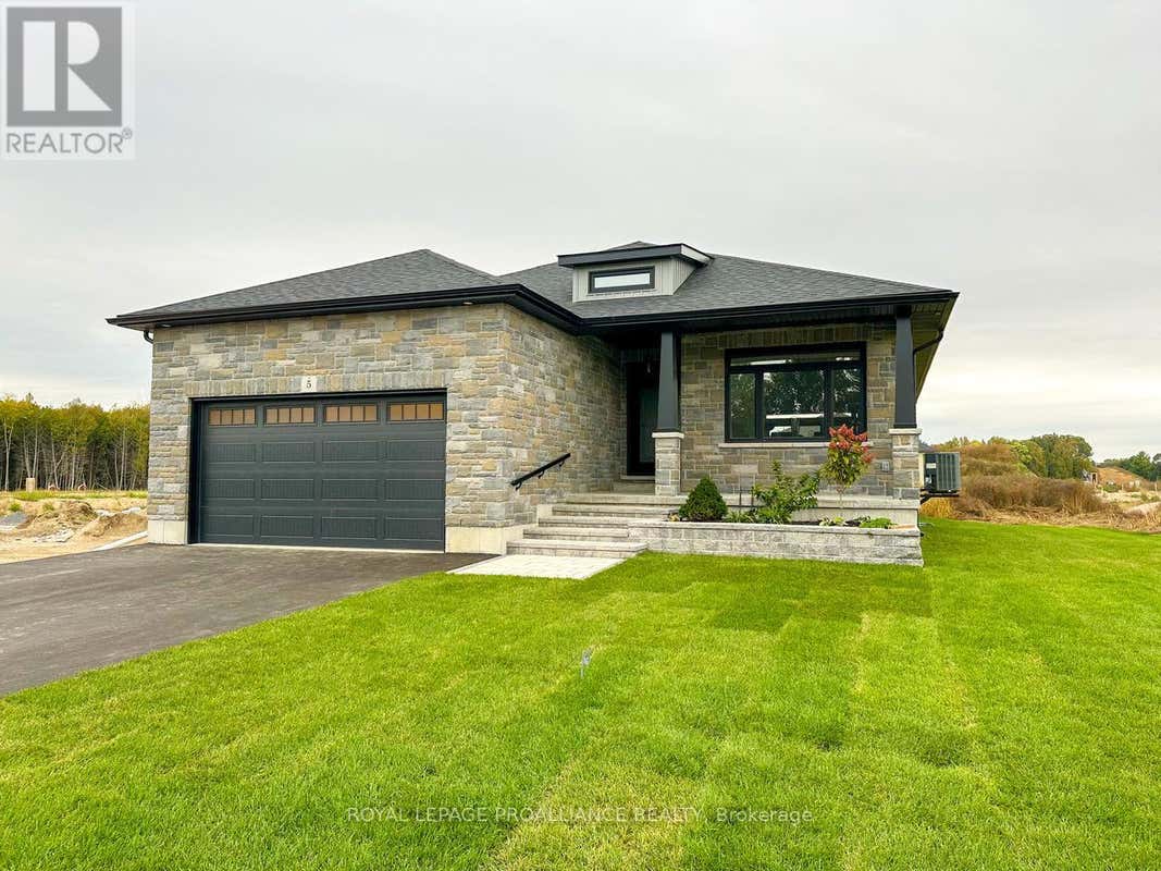 5 MACKENZIE JOHN CRESCENT