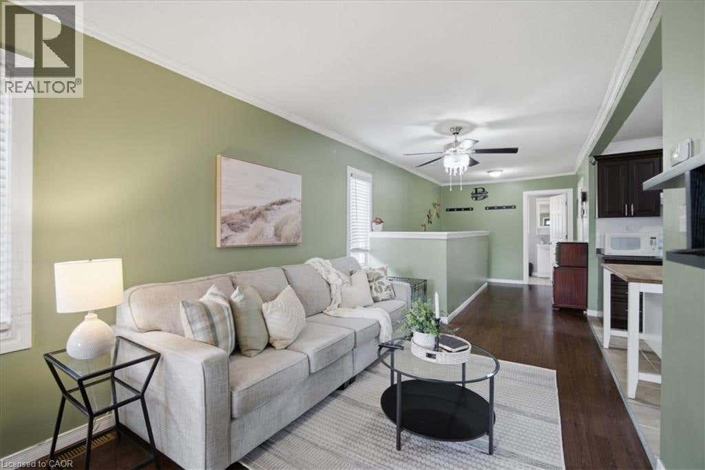 22 DELENA AVENUE N