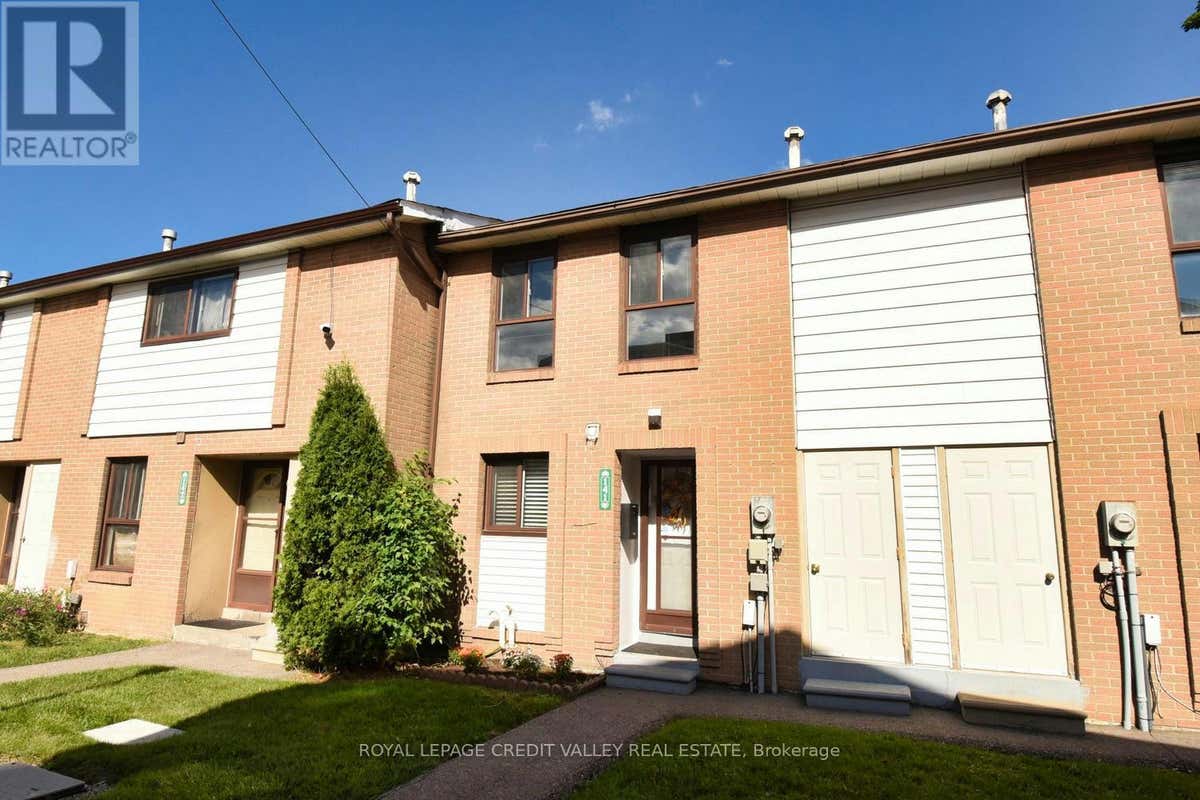 141 141 FLEETWOOD CRESCENT, Brampton (Southgate), ON L6T2E6 Condo For