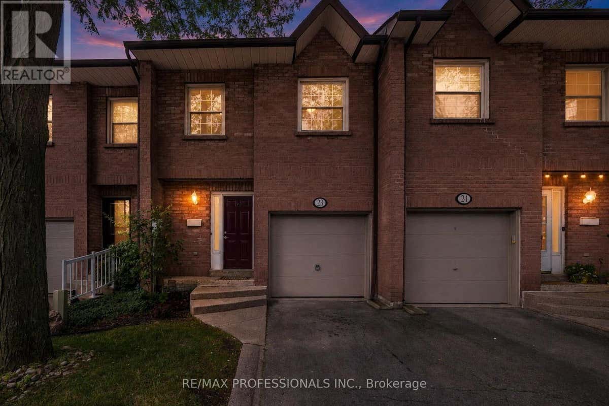 23 - 2004 GLENADA CRESCENT