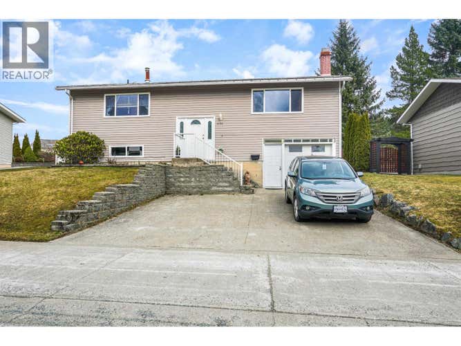 1124 TWEEDSMUIR AVENUE