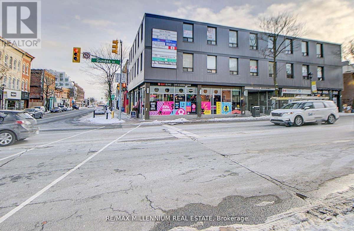 305 - 101 DUNDAS STREET W