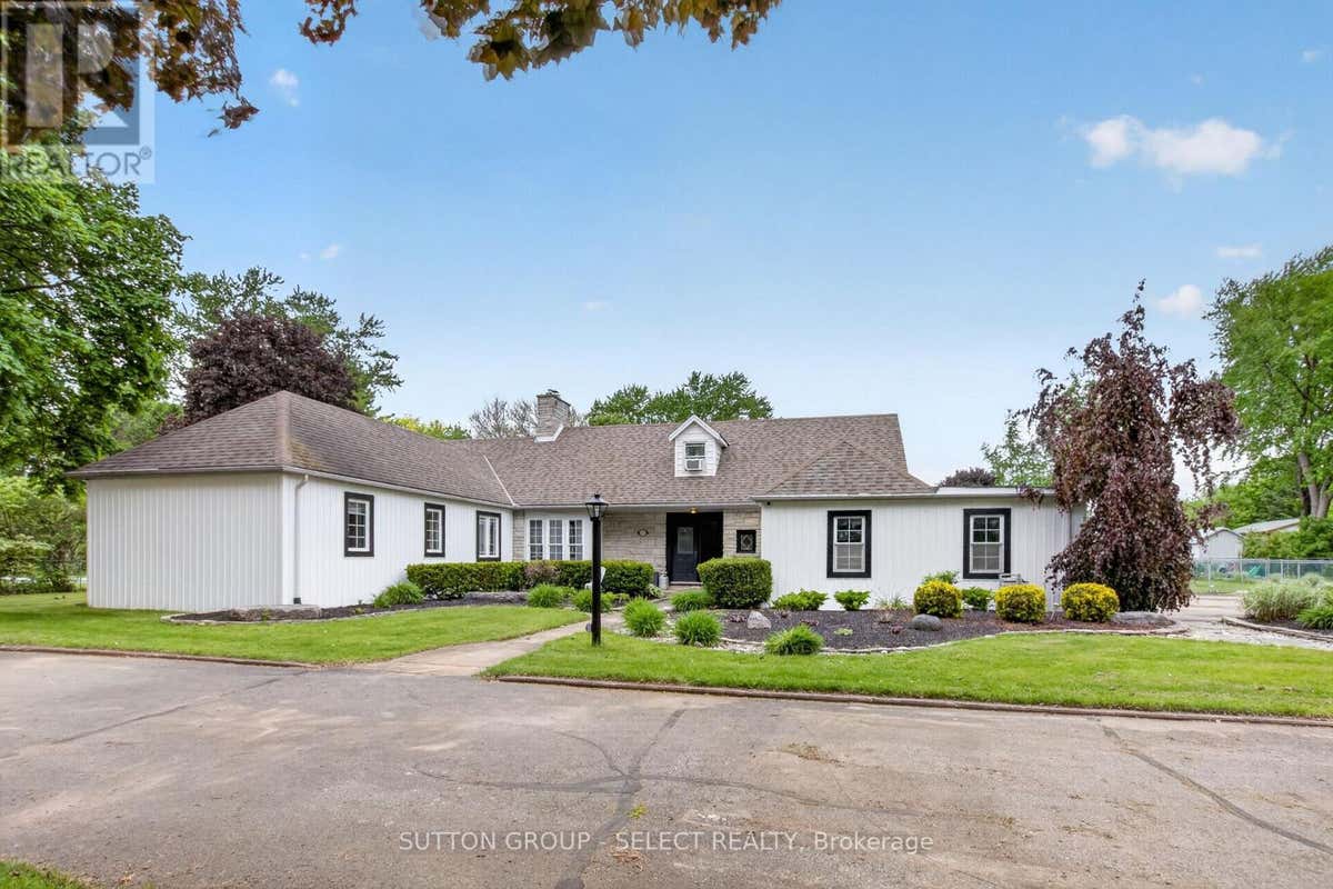 111 KITTRIDGE AVENUE E