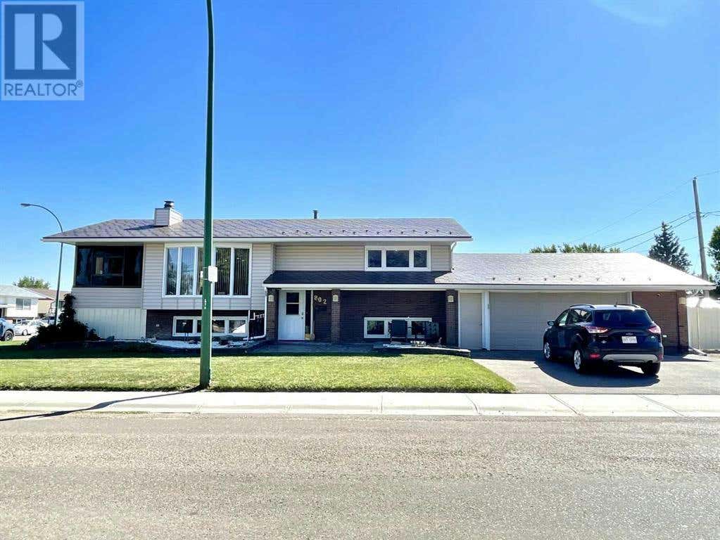 802 6 Street SE, Redcliff, AB T0J2P0 House For Sale RE/MAX A2163365