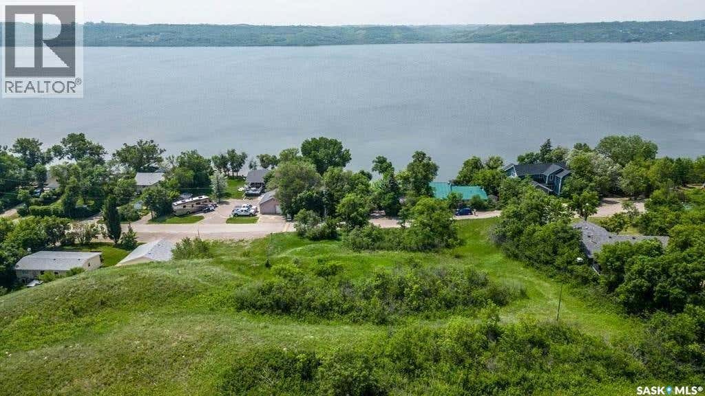 40 LAKESHORE DRIVE