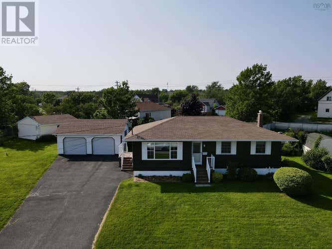 6 Rosewood Avenue