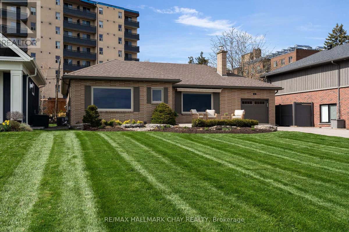68 KEMPENFELT DRIVE