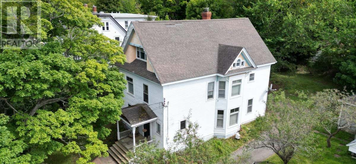 8 Lansdoon Pl
